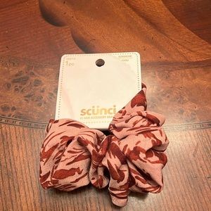 Animal‎ print scrunchie